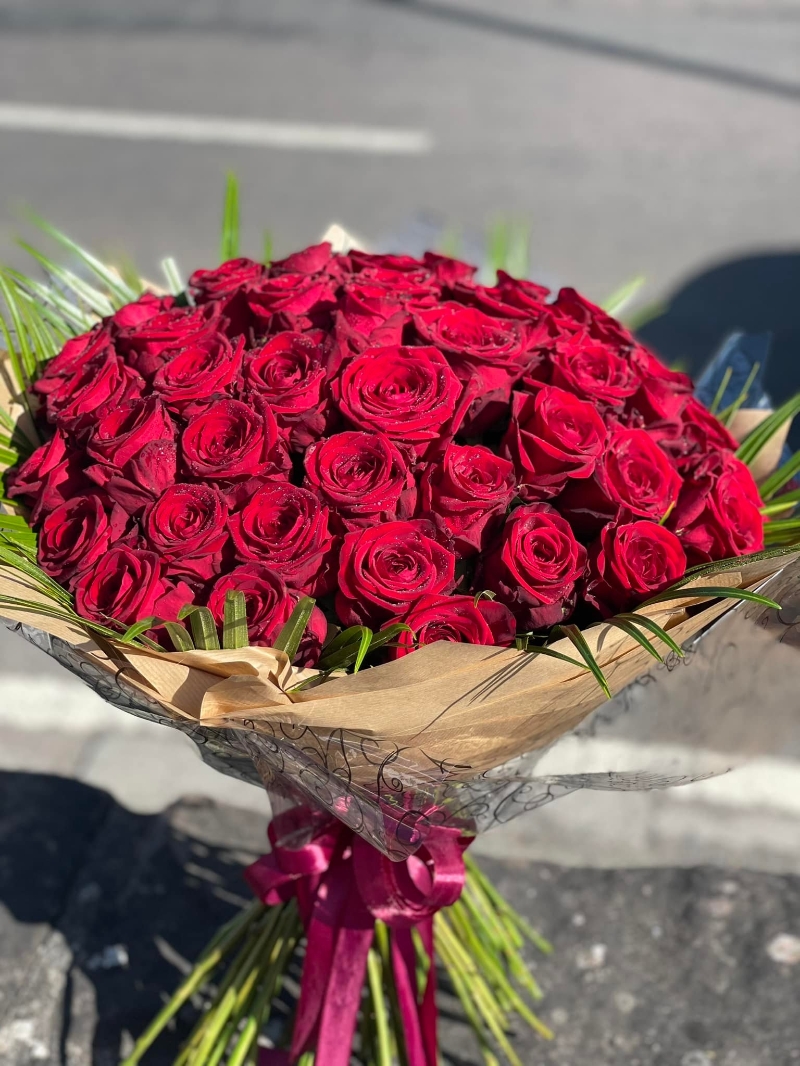 50 or 100 Luxury Red Roses