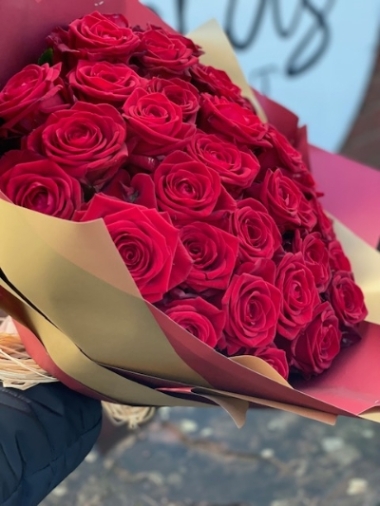 50 or 100 Luxury Red Roses